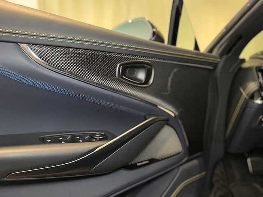 Aston Martin DBX707 usata a Genova (12)