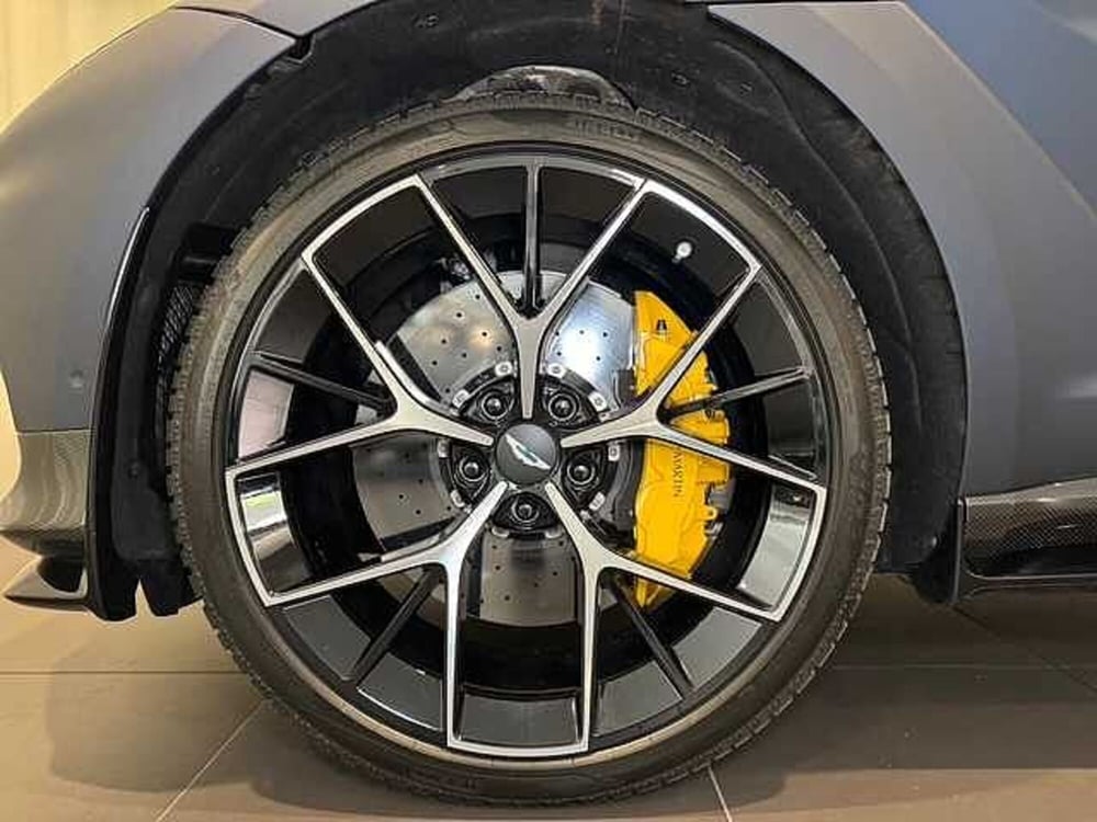 Aston Martin DBX707 usata a Genova (18)