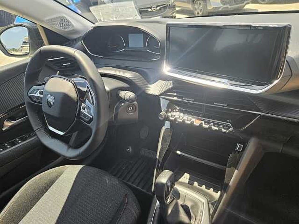 Peugeot 208 nuova a Catania (17)