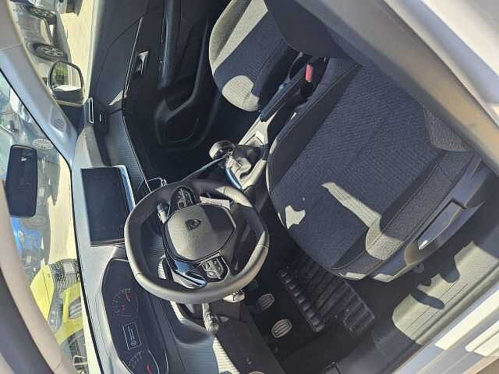 Peugeot 208 nuova a Catania (7)