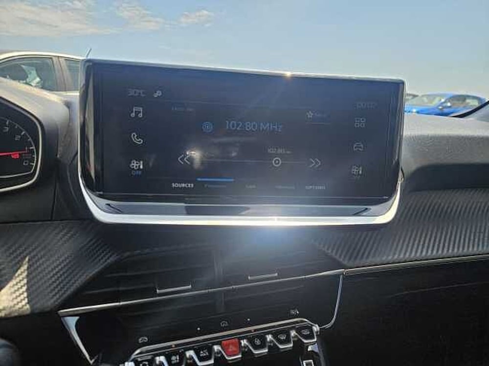 Peugeot 208 nuova a Catania (9)