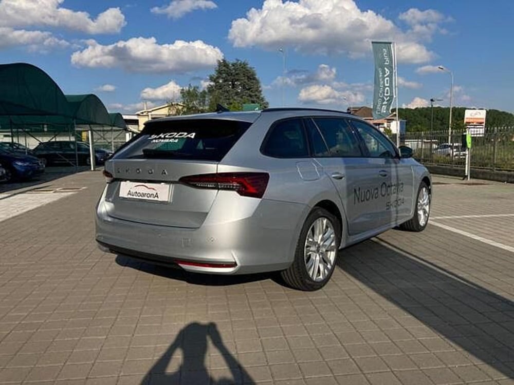 Skoda Octavia Station Wagon nuova a Novara (3)