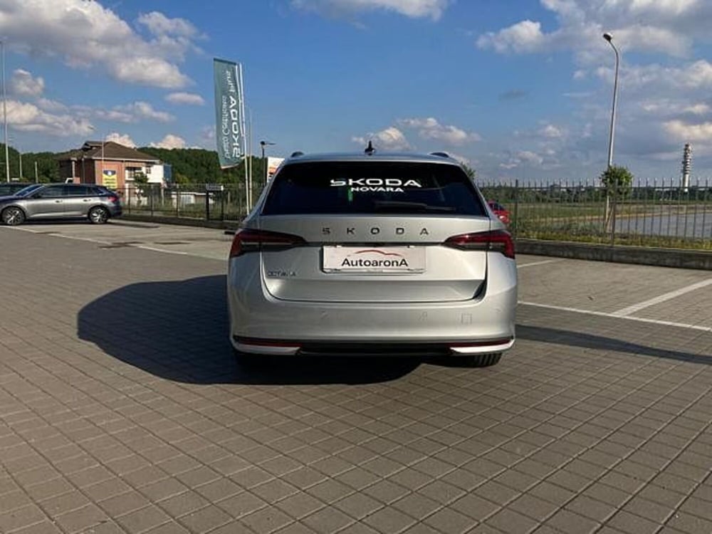 Skoda Octavia Station Wagon nuova a Novara (4)