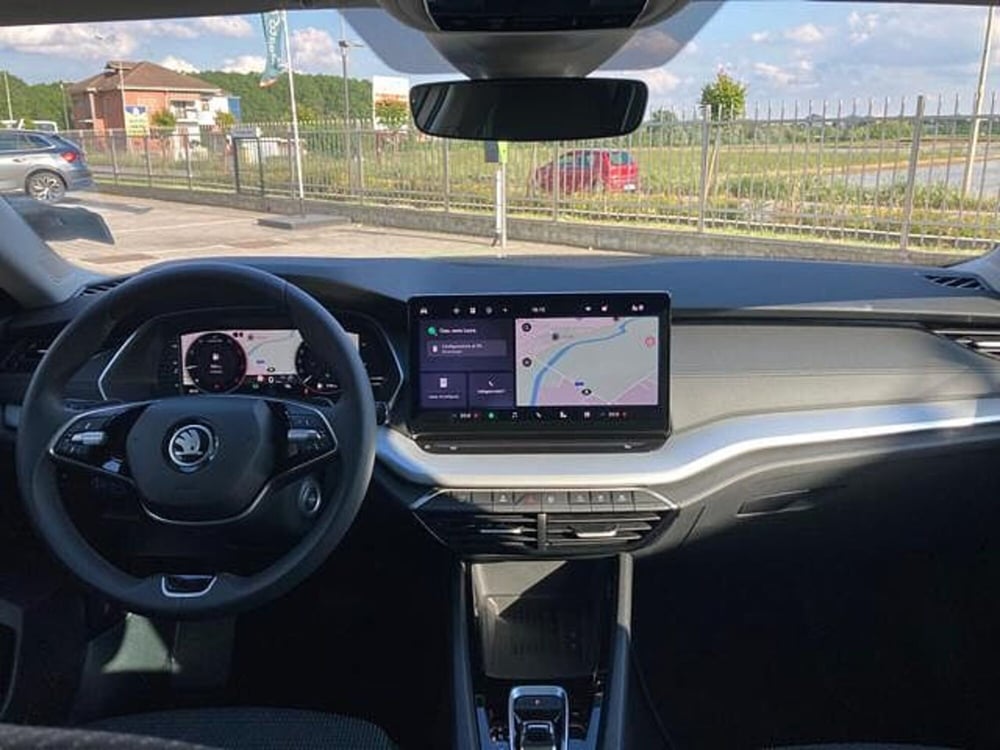 Skoda Octavia Station Wagon nuova a Novara (8)