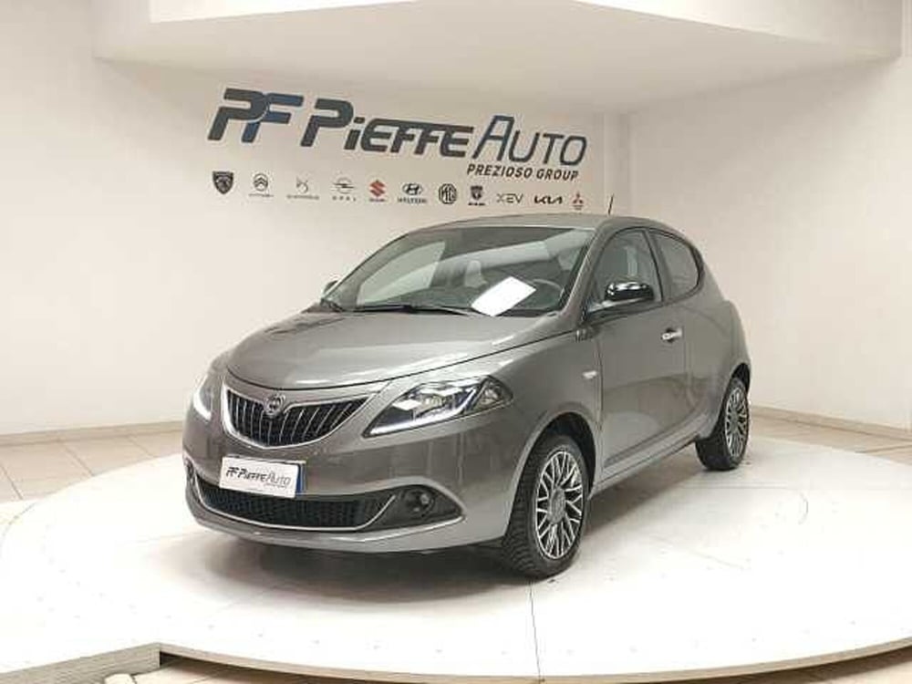 Lancia Ypsilon usata a Teramo