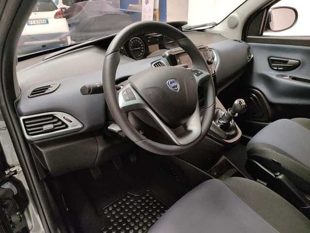 Lancia Ypsilon usata a Teramo (11)