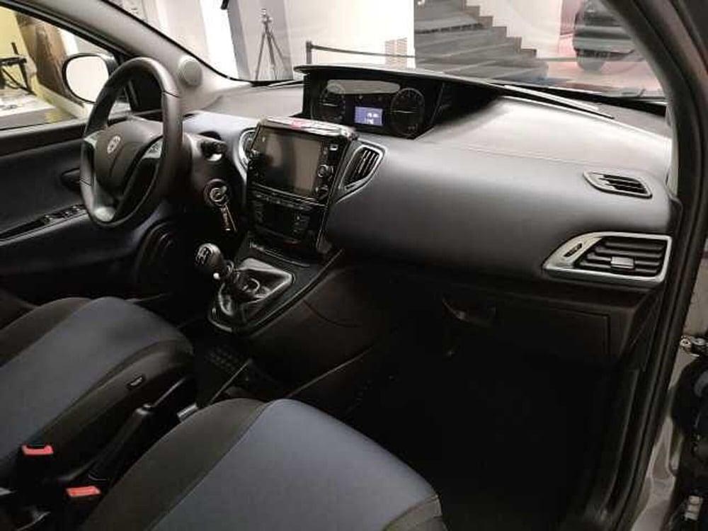 Lancia Ypsilon usata a Teramo (12)
