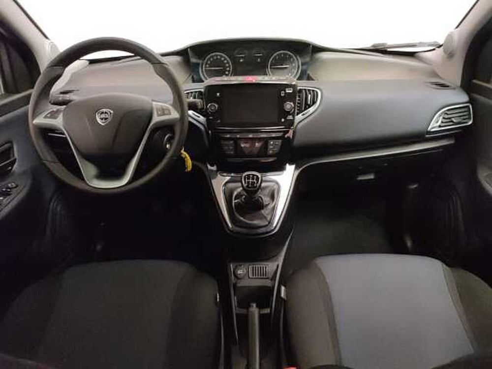 Lancia Ypsilon usata a Teramo (16)