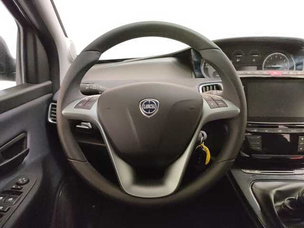 Lancia Ypsilon usata a Teramo (17)