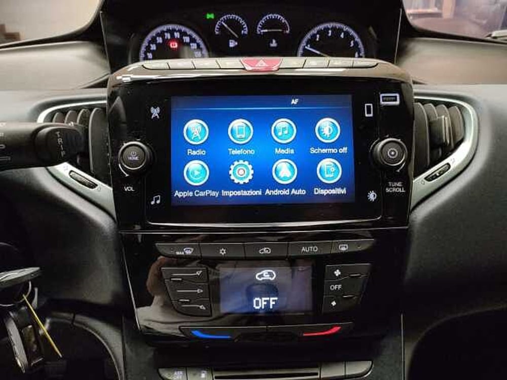 Lancia Ypsilon usata a Teramo (19)