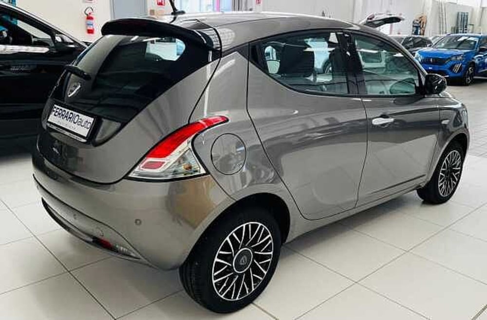Lancia Ypsilon usata a Milano (2)