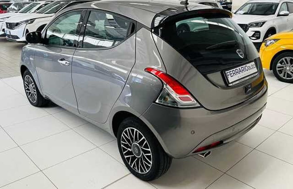 Lancia Ypsilon usata a Milano (3)