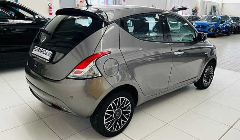 Lancia Ypsilon usata a Milano (5)