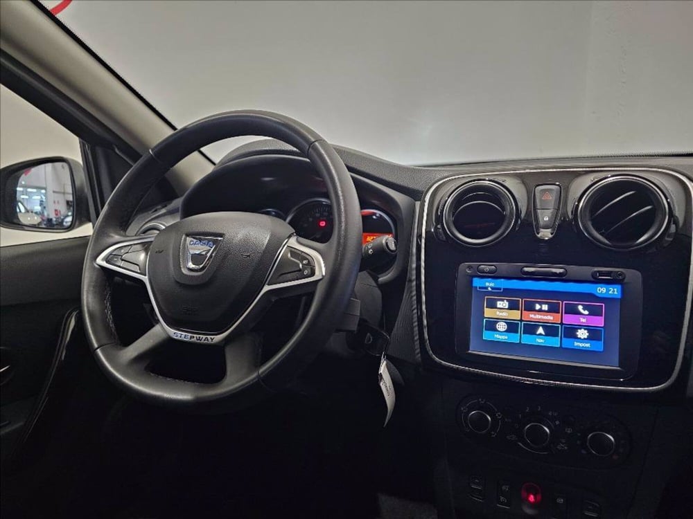 Dacia Sandero usata a Palermo (11)