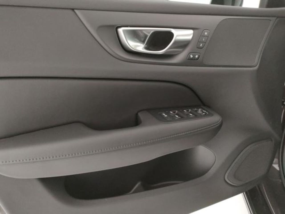 Volvo V60 nuova a Modena (11)