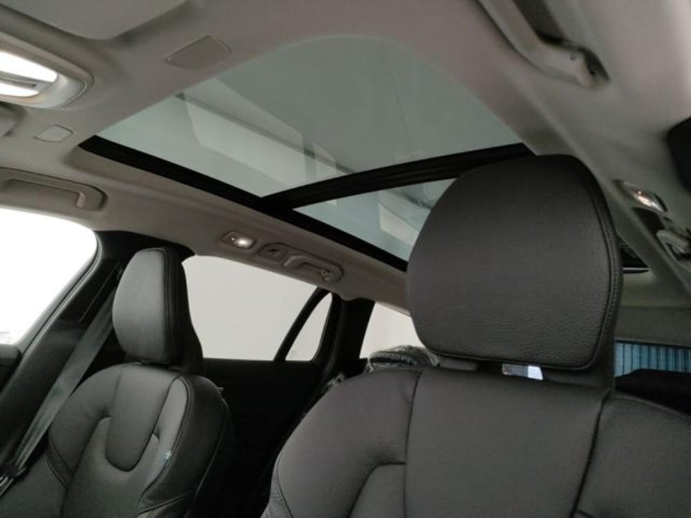 Volvo V60 nuova a Modena (14)