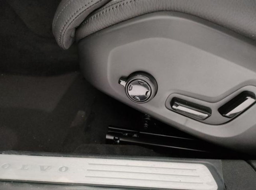 Volvo V60 nuova a Modena (15)