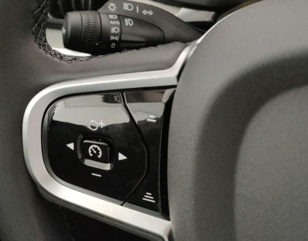 Volvo V60 nuova a Modena (20)