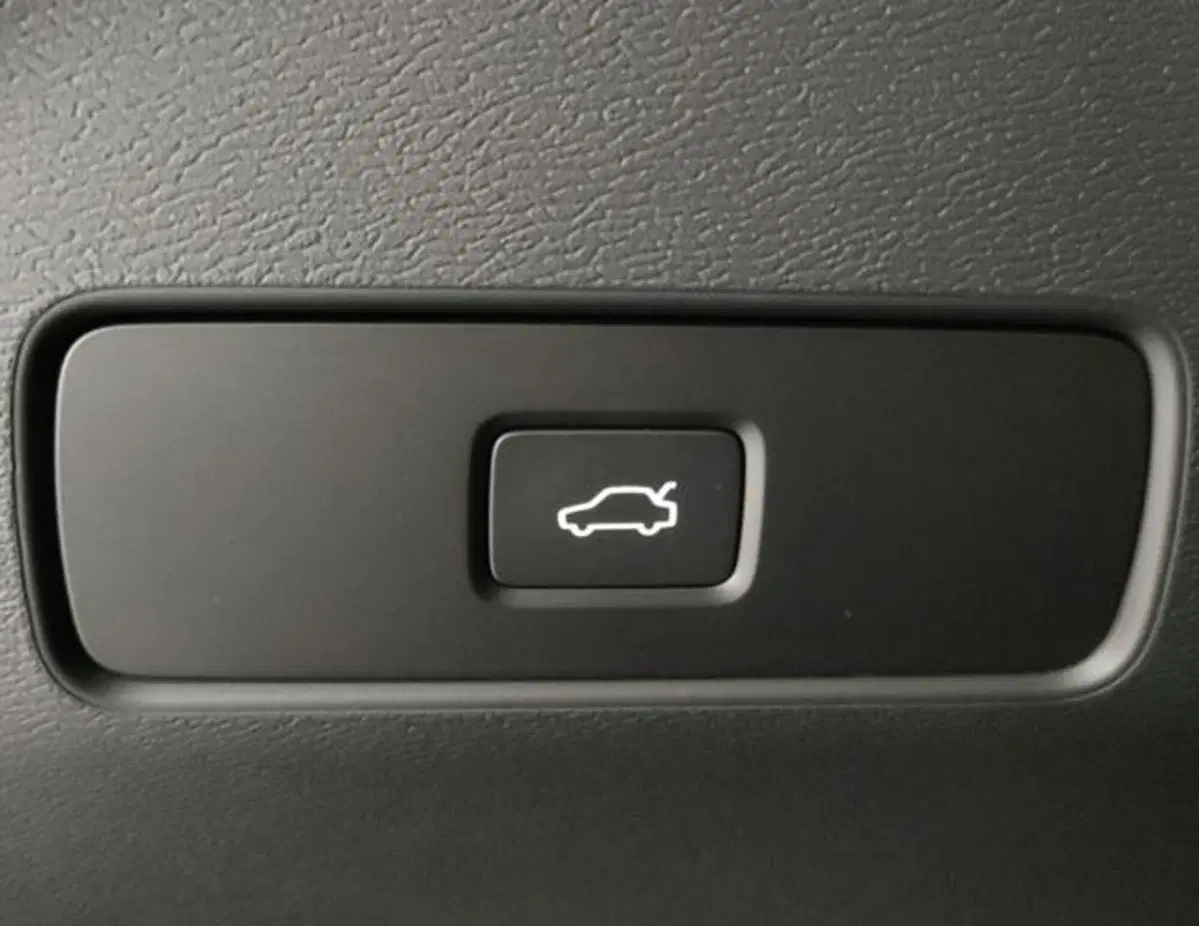 Volvo XC40 nuova a Modena (13)