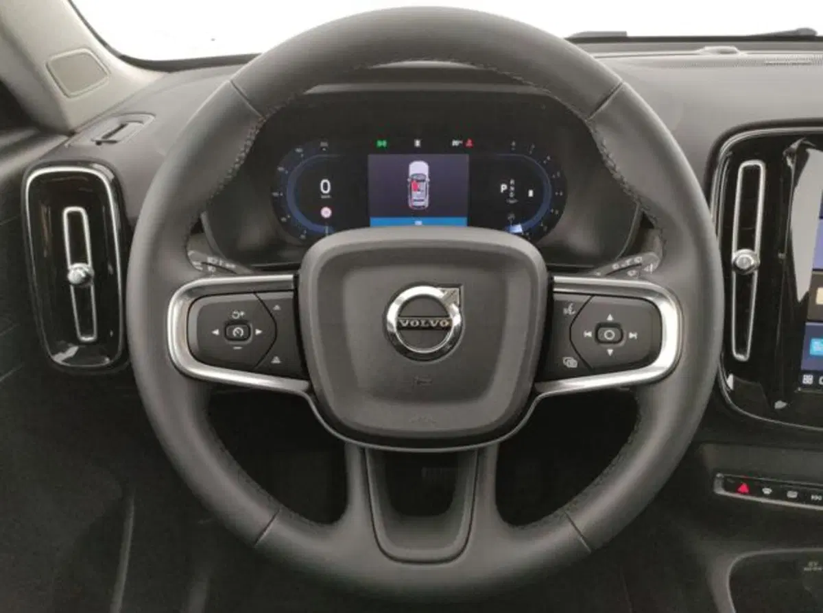 Volvo XC40 nuova a Modena (17)