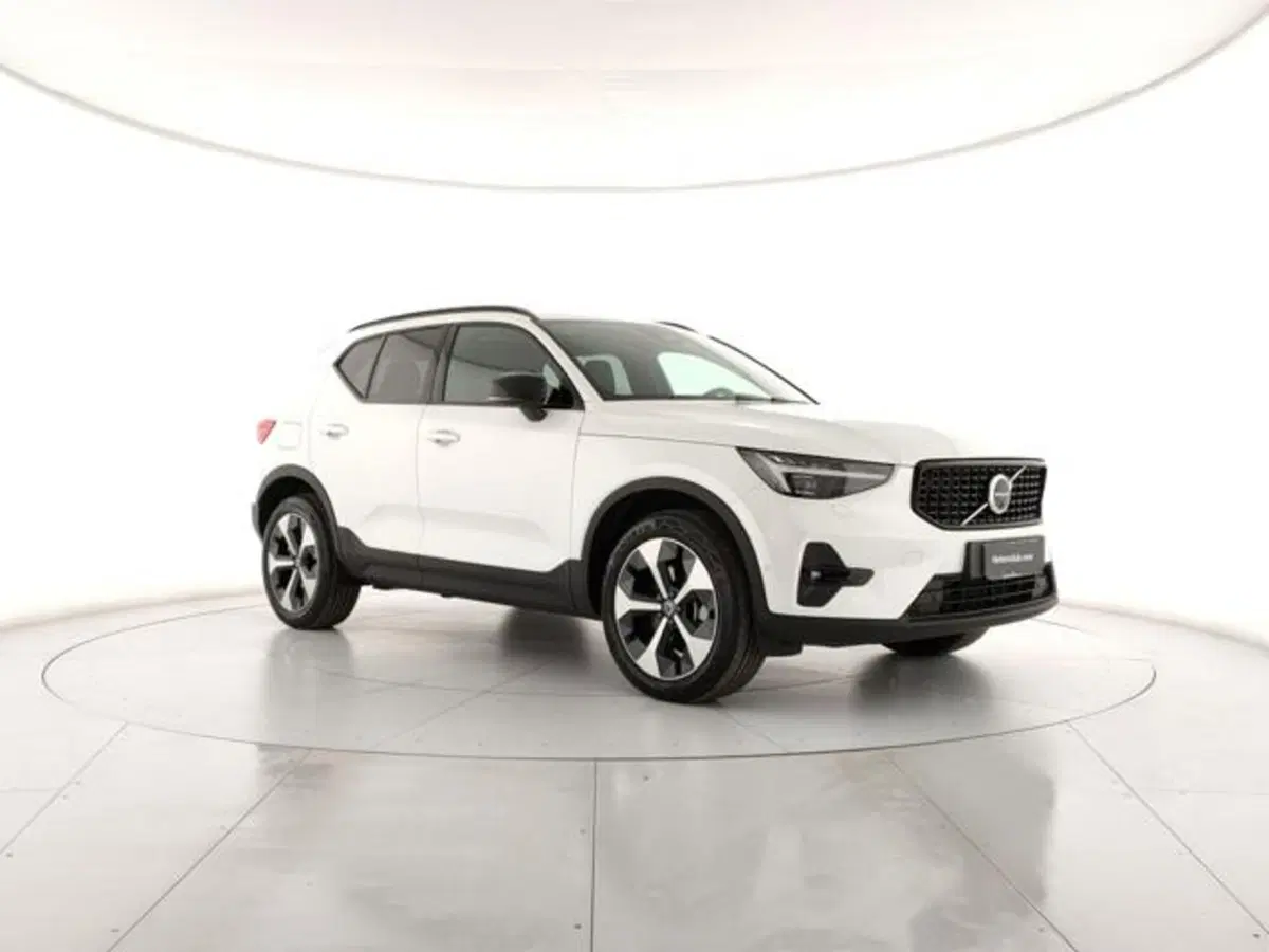 Volvo XC40 nuova a Modena (6)