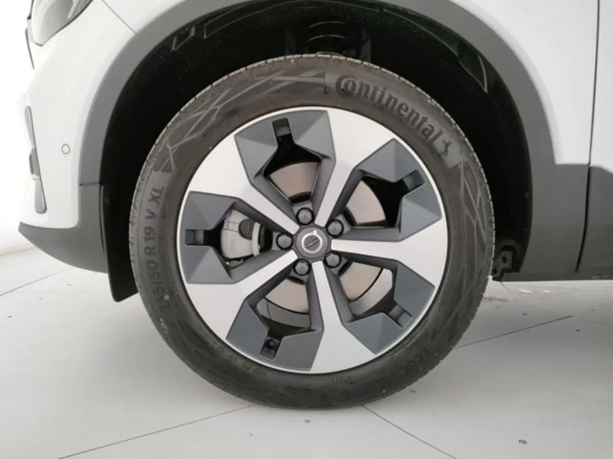 Volvo XC40 nuova a Modena (8)