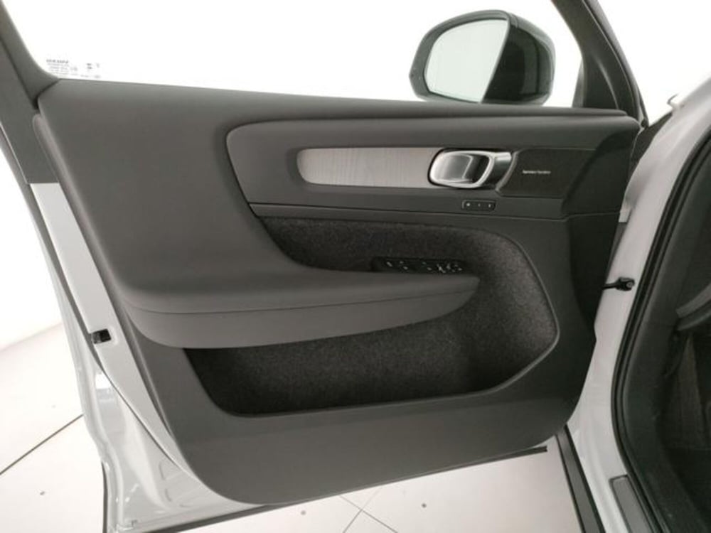 Volvo XC40 nuova a Modena (11)