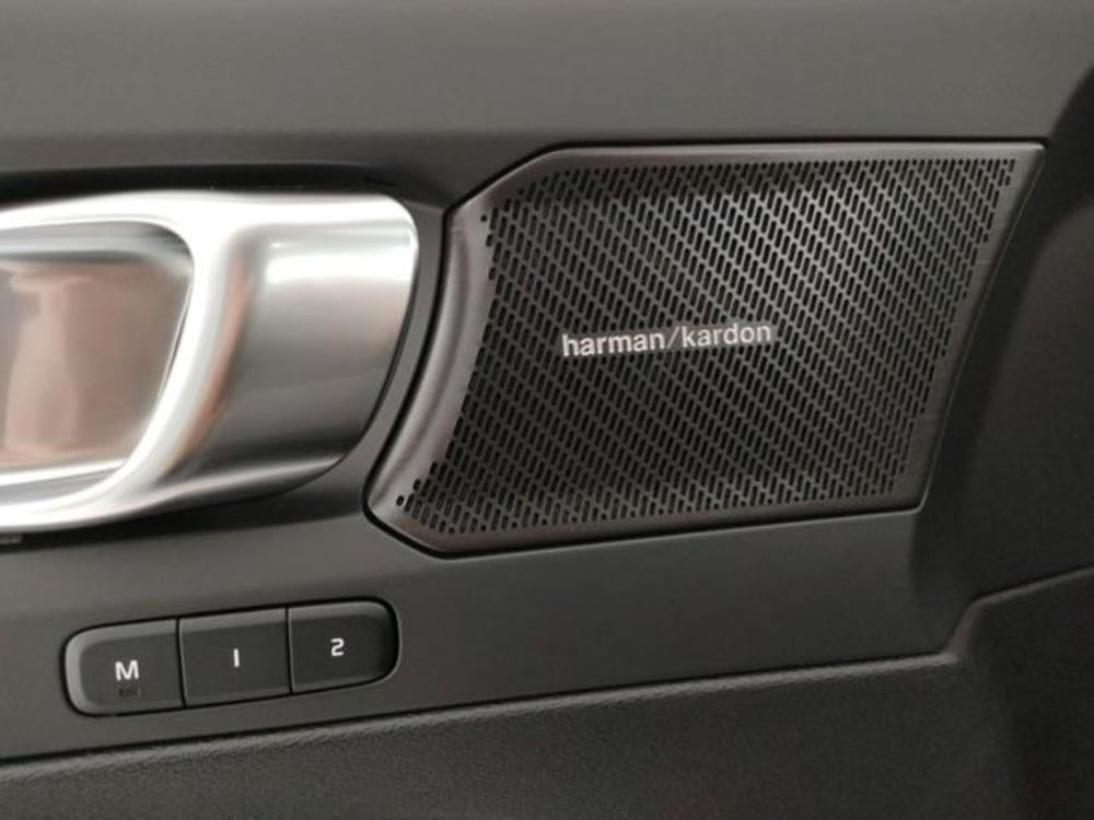 Volvo XC40 nuova a Modena (12)