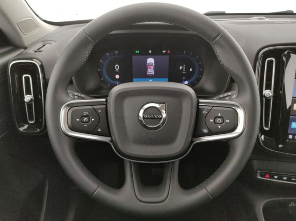 Volvo XC40 nuova a Modena (17)