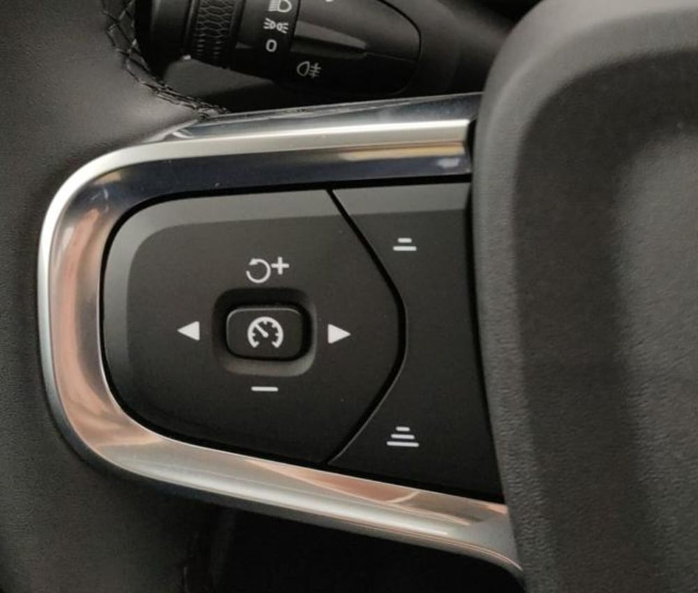 Volvo XC40 nuova a Modena (20)
