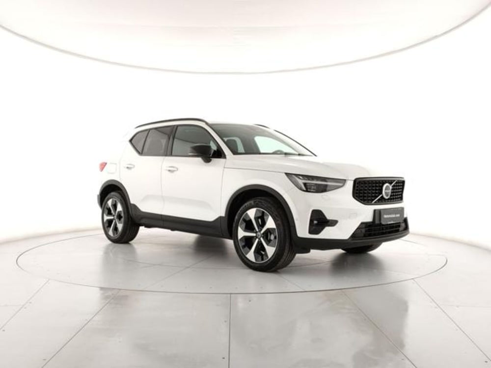 Volvo XC40 nuova a Modena (6)