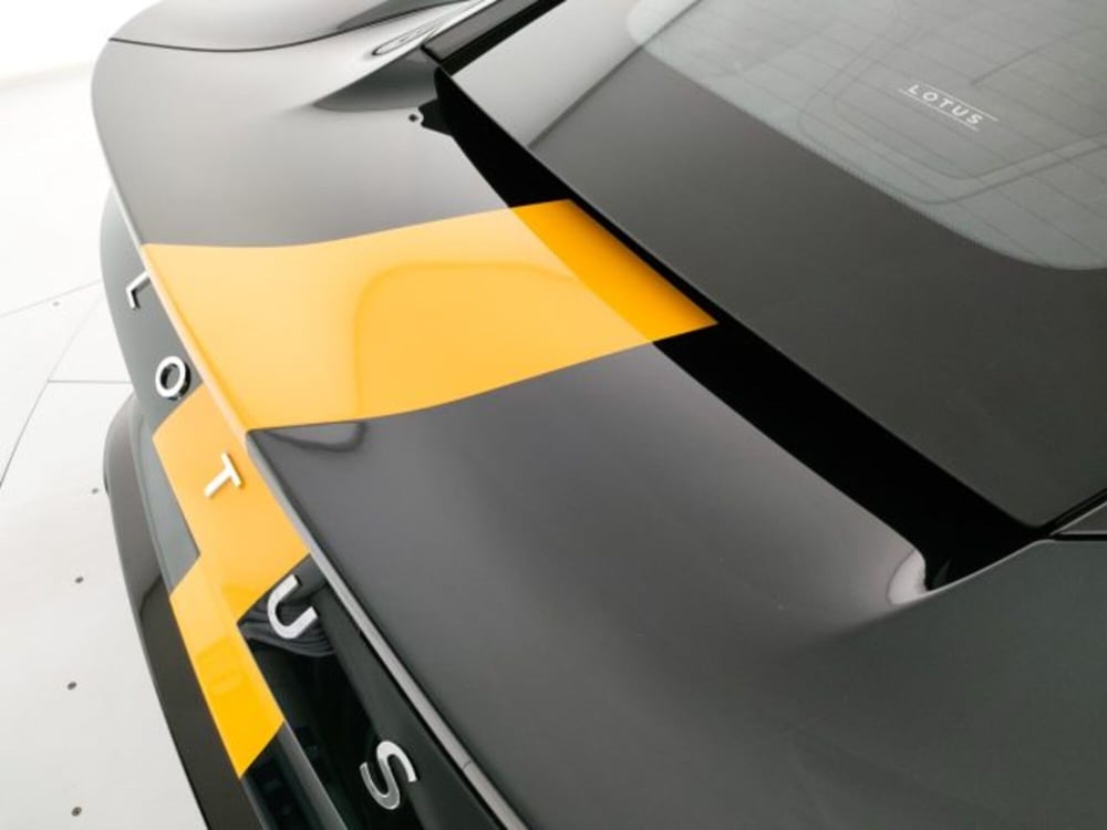 Lotus Emira nuova a Modena (11)