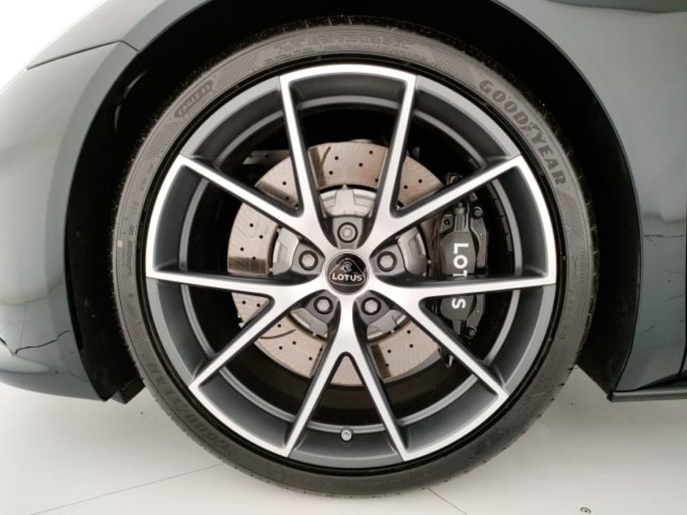 Lotus Emira nuova a Modena (14)