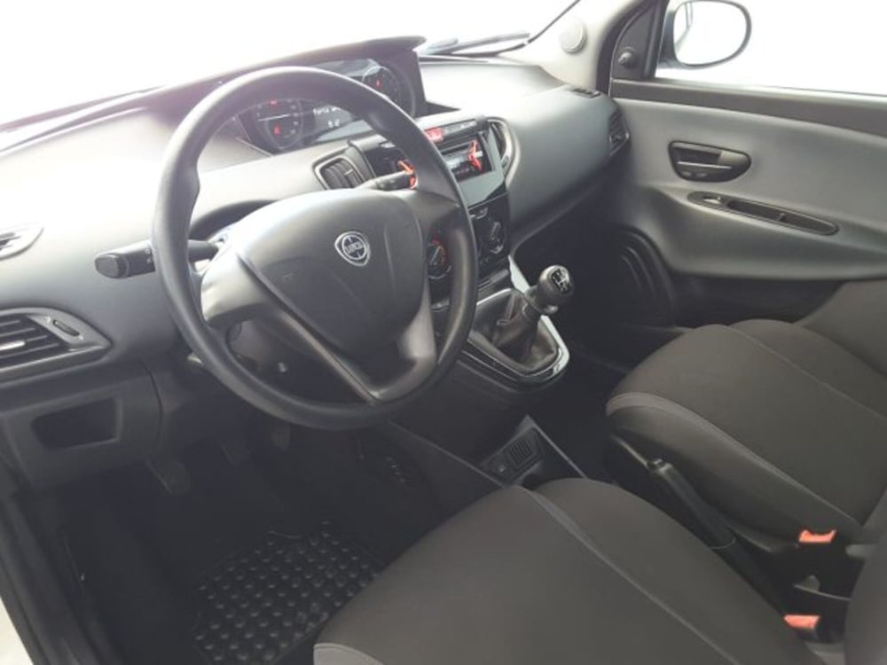 Lancia Ypsilon usata a Firenze (6)