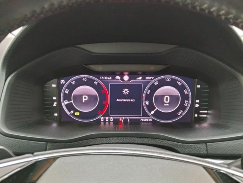Skoda Karoq usata a Como (12)