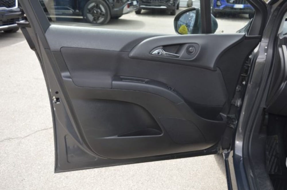 Opel Meriva usata a Latina (12)