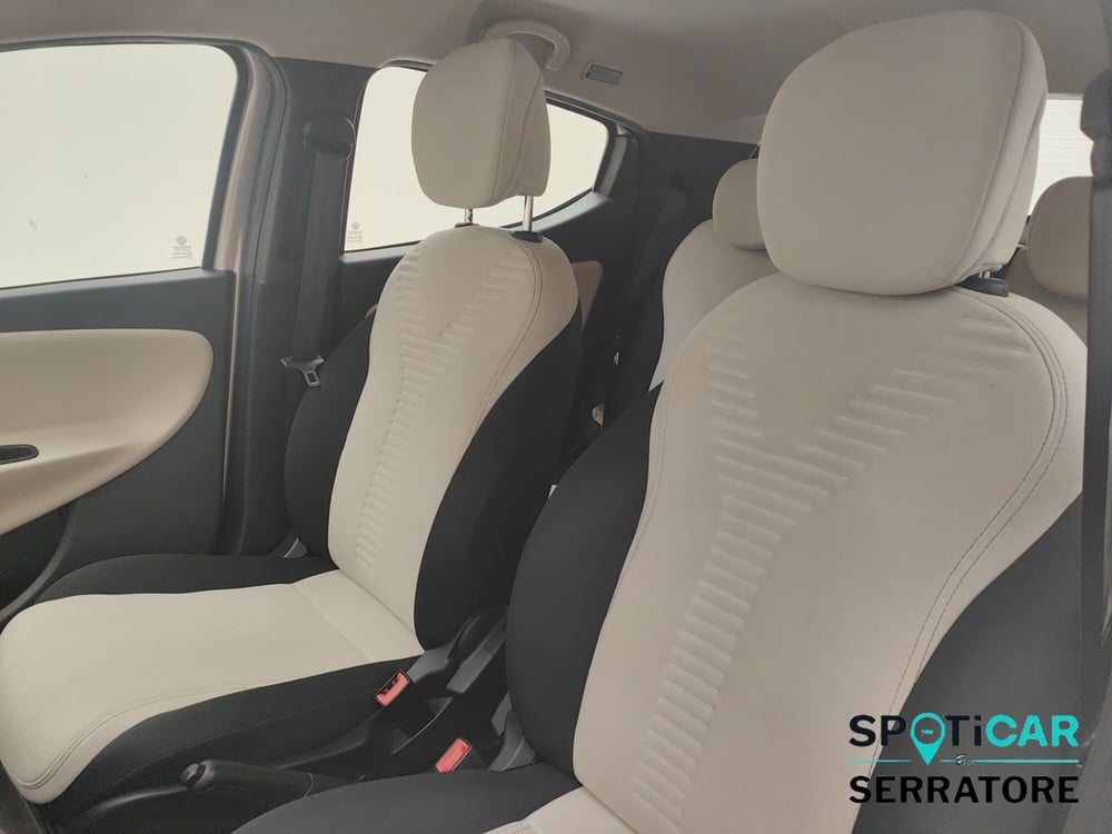 Lancia Ypsilon usata a Como (13)
