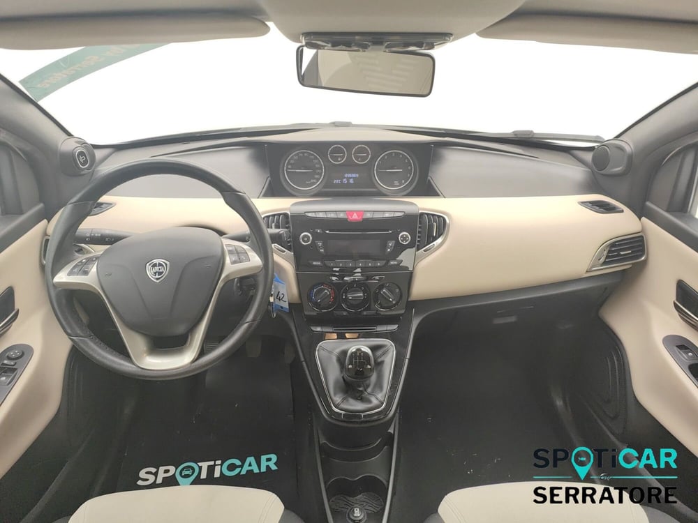 Lancia Ypsilon usata a Como (14)
