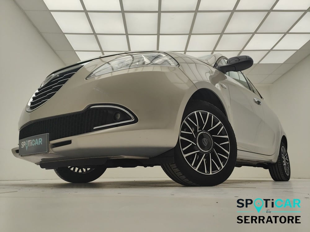 Lancia Ypsilon usata a Como (3)