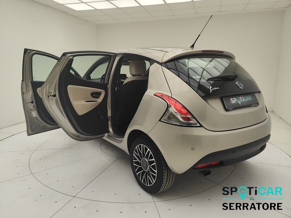 Lancia Ypsilon usata a Como (7)