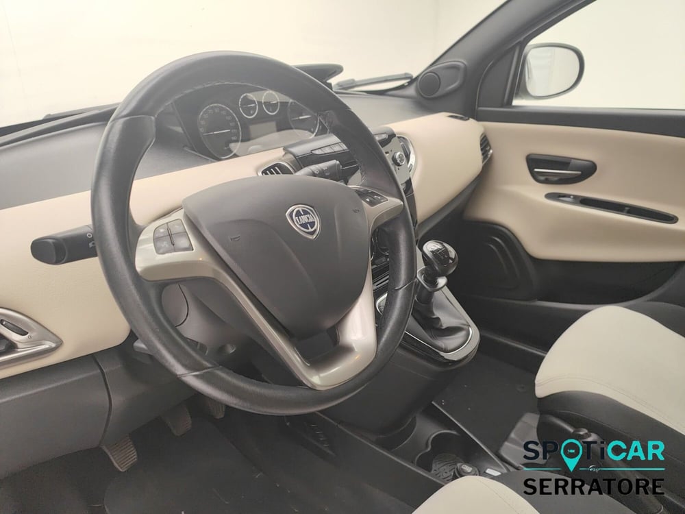 Lancia Ypsilon usata a Como (8)