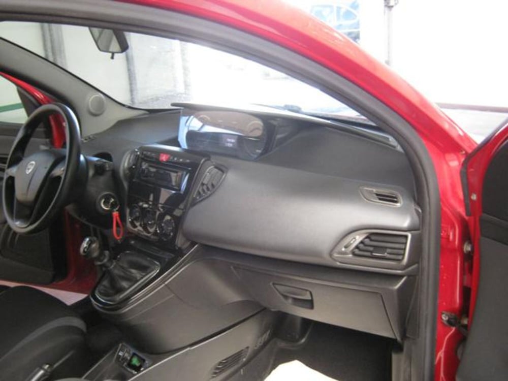 Lancia Ypsilon usata a Ascoli Piceno (7)