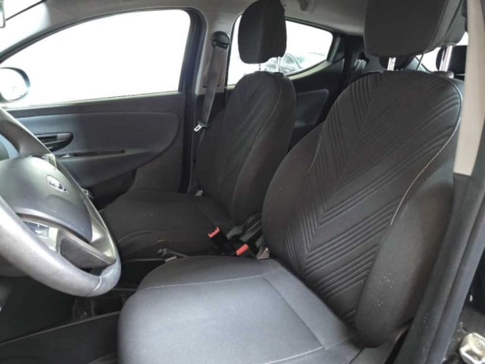 Lancia Ypsilon usata a Caltanissetta (10)