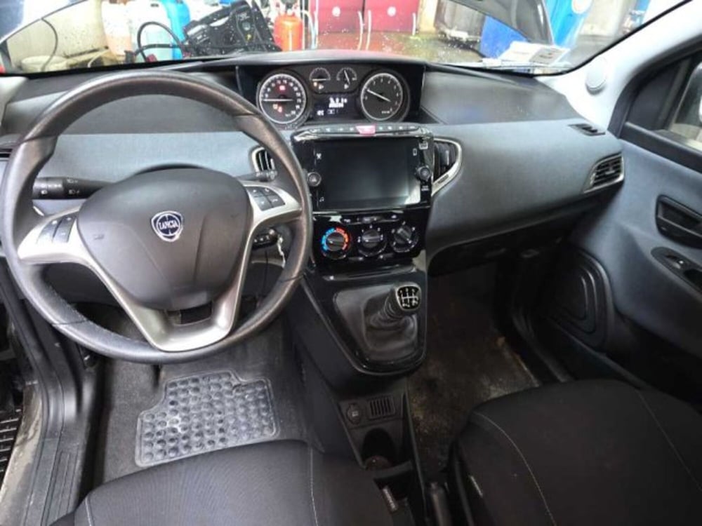 Lancia Ypsilon usata a Caltanissetta (9)