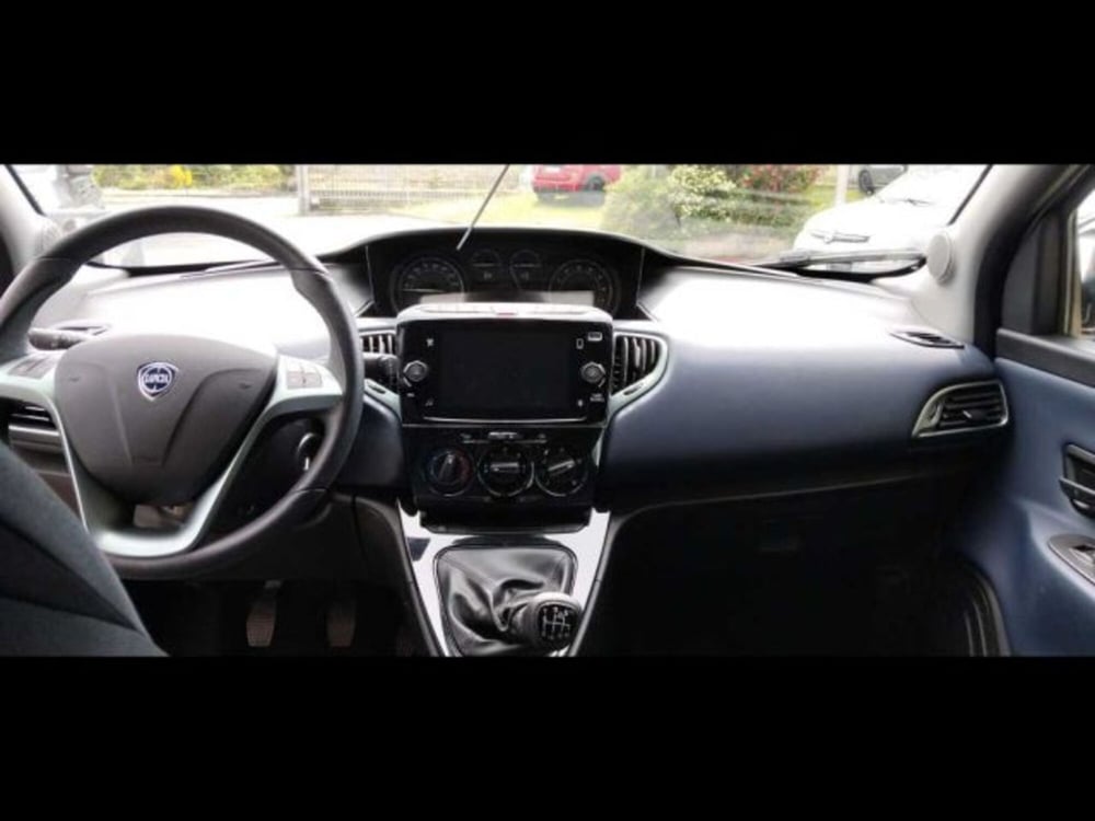 Lancia Ypsilon usata a Caltanissetta (7)