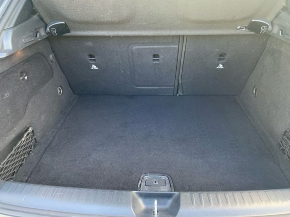 Mercedes-Benz GLA SUV usata a Livorno (17)