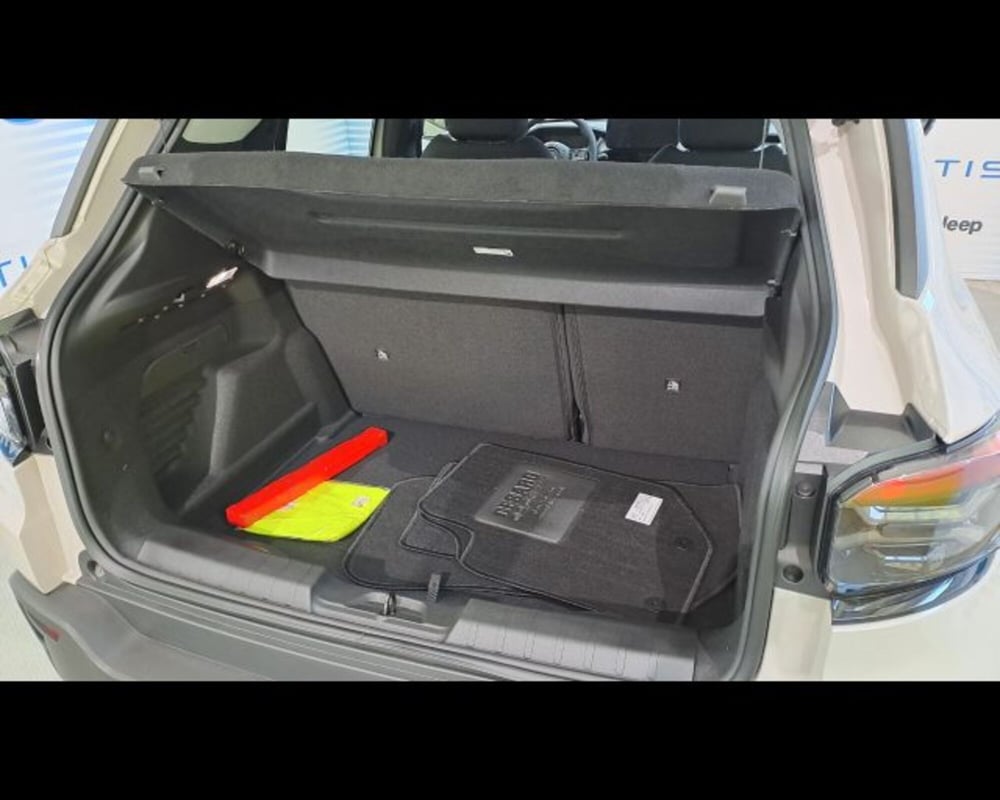 Jeep Avenger nuova a Aosta (19)