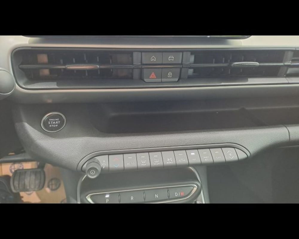 Jeep Avenger nuova a Aosta (15)