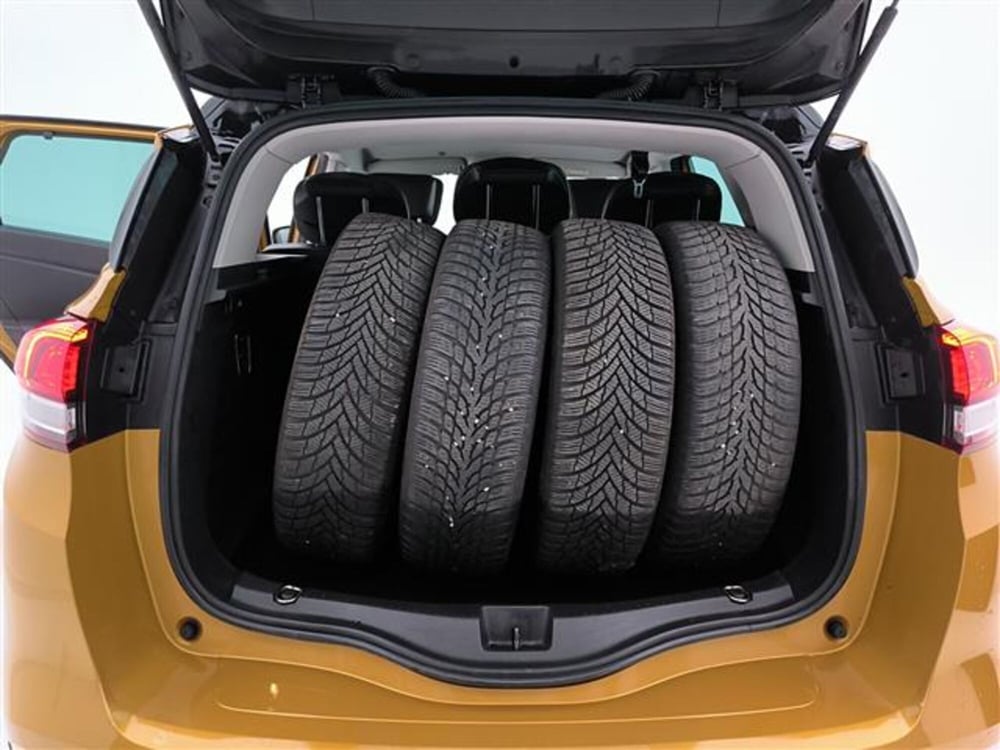 Renault Scenic E-Tech Electric usata a Milano (14)