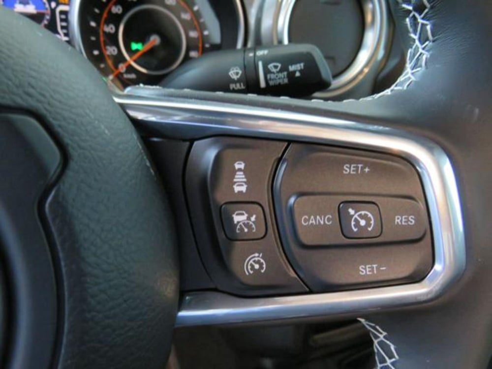Jeep Gladiator nuova a Lodi (11)